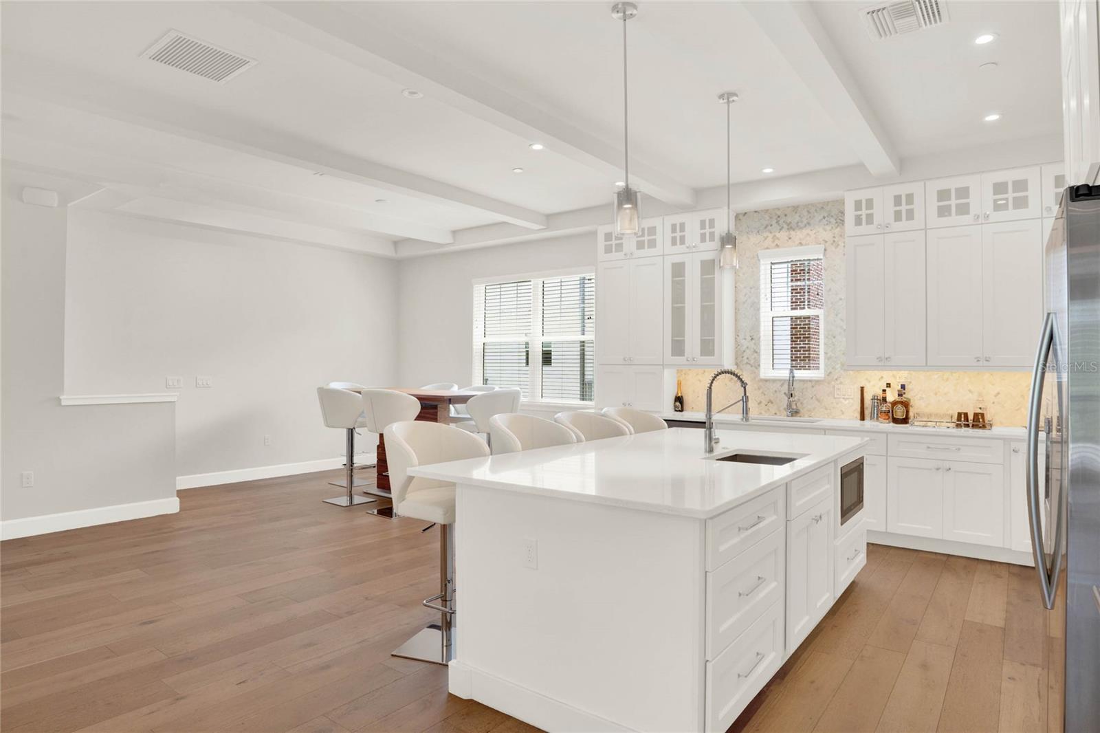 Photo 11 of 53 of 137 S PARK AVENUE townhome