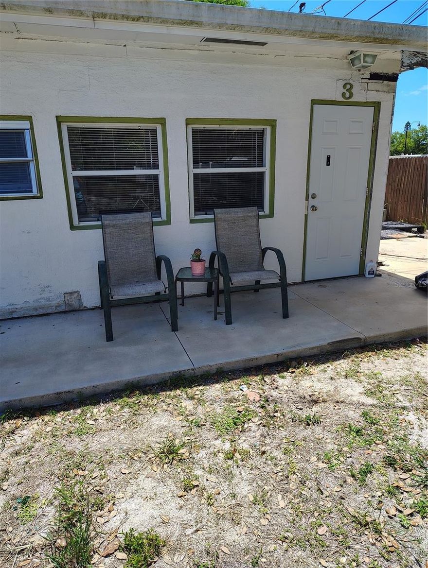 Looking for an investment property with lots of opportunity to expand. Check out this 7unit 1.5 miles from Venice Beach
Walking distance to Downtown Venice across the street from Publics Shopping Plaza with restaurants and shops.