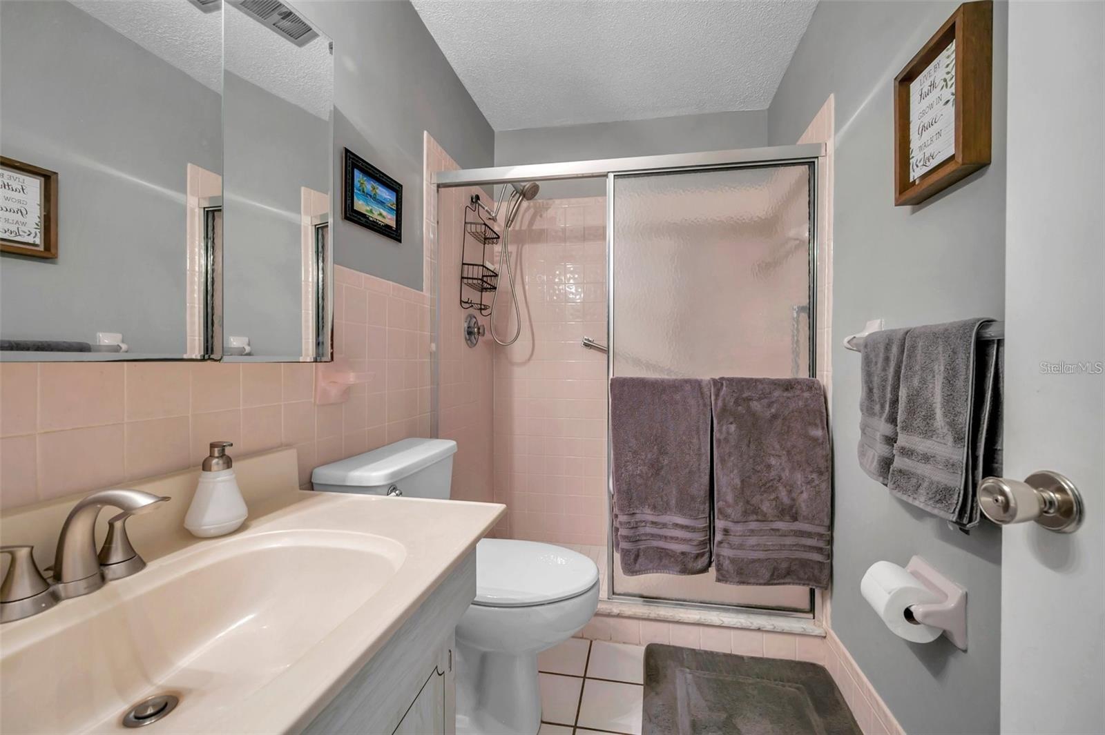 PARADISE SHORES - Residential