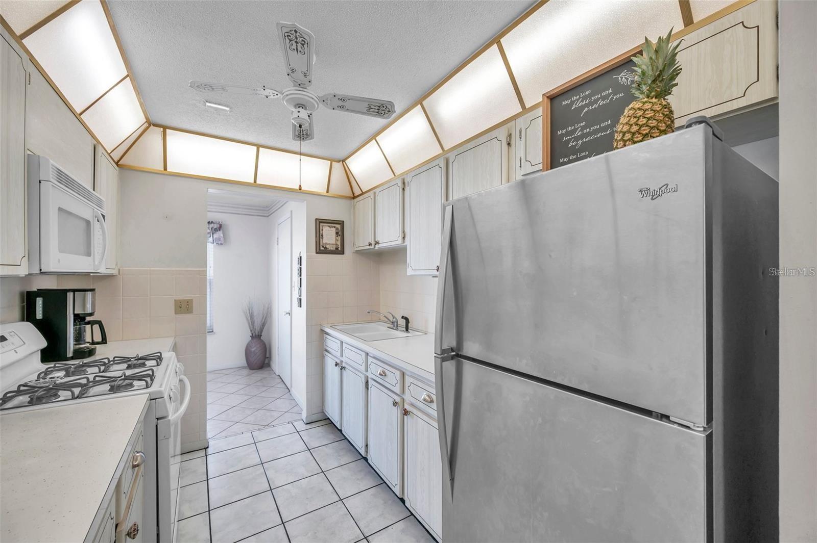 PARADISE SHORES - Residential