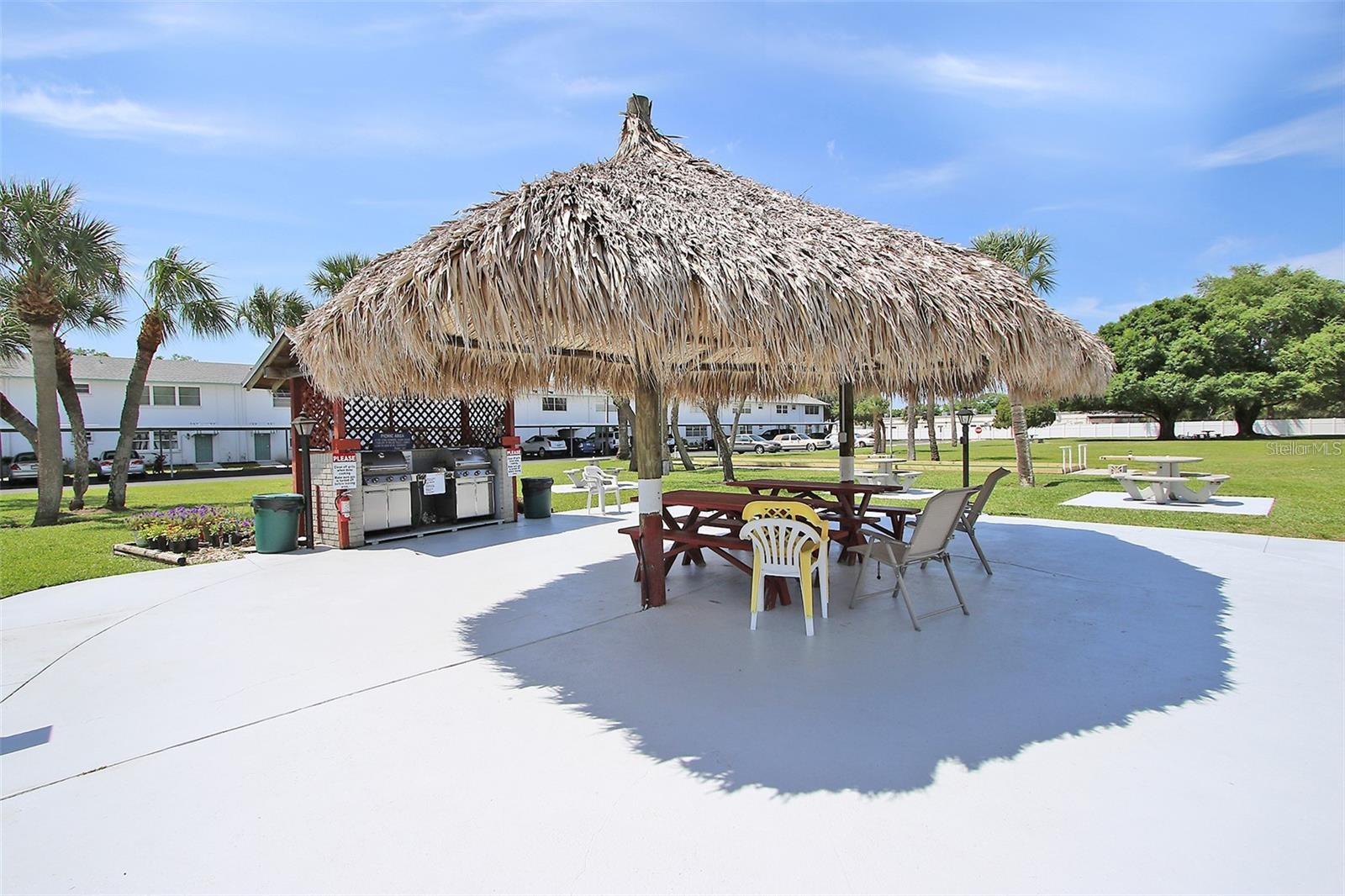 PARADISE SHORES - Residential