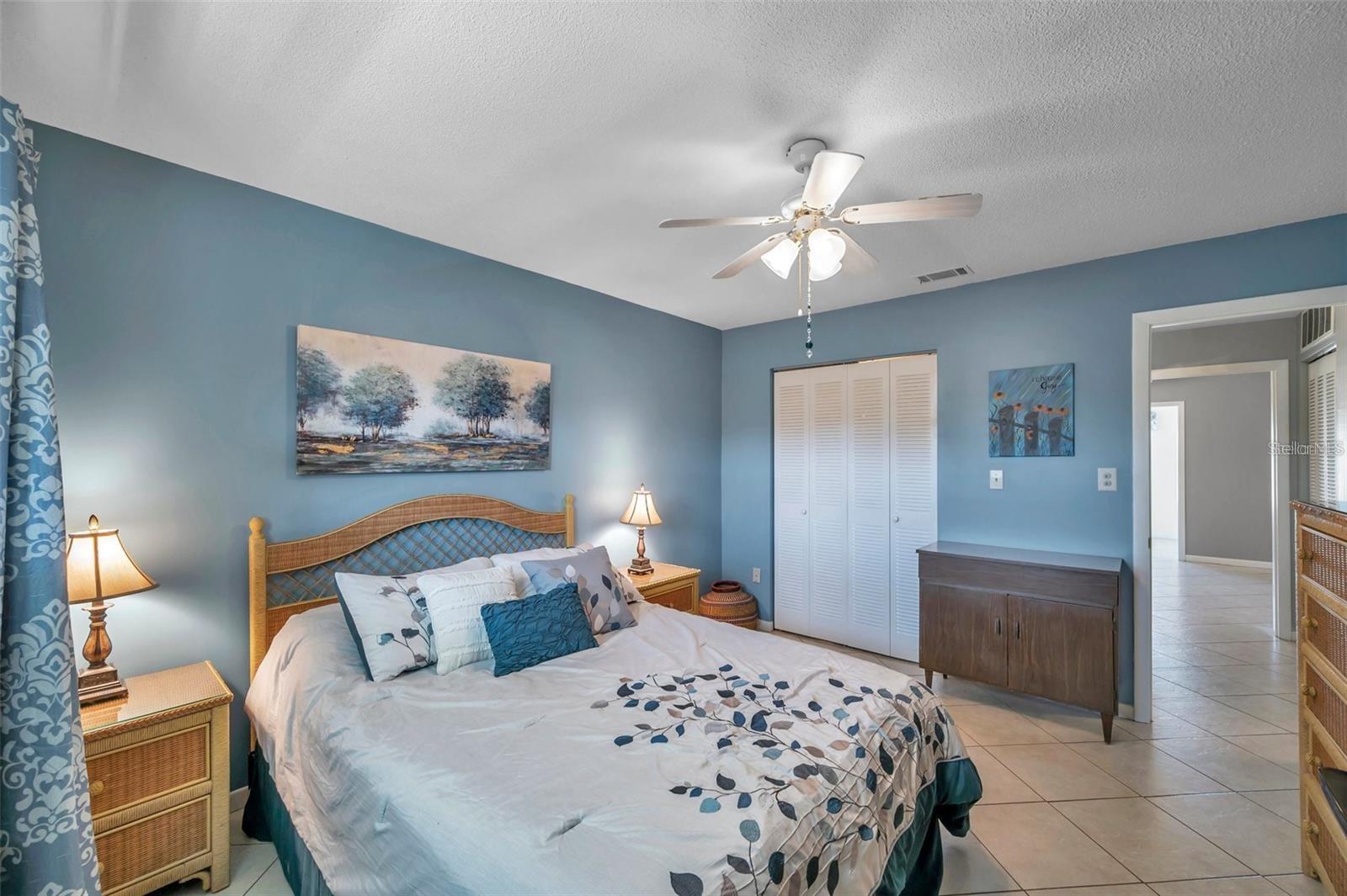 PARADISE SHORES - Residential