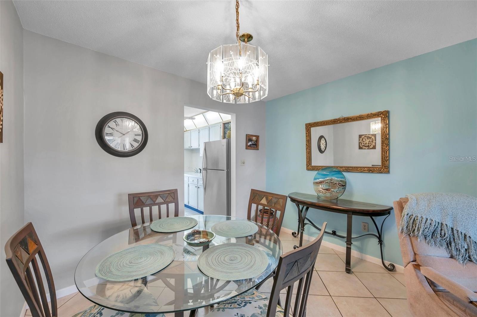 PARADISE SHORES - Residential