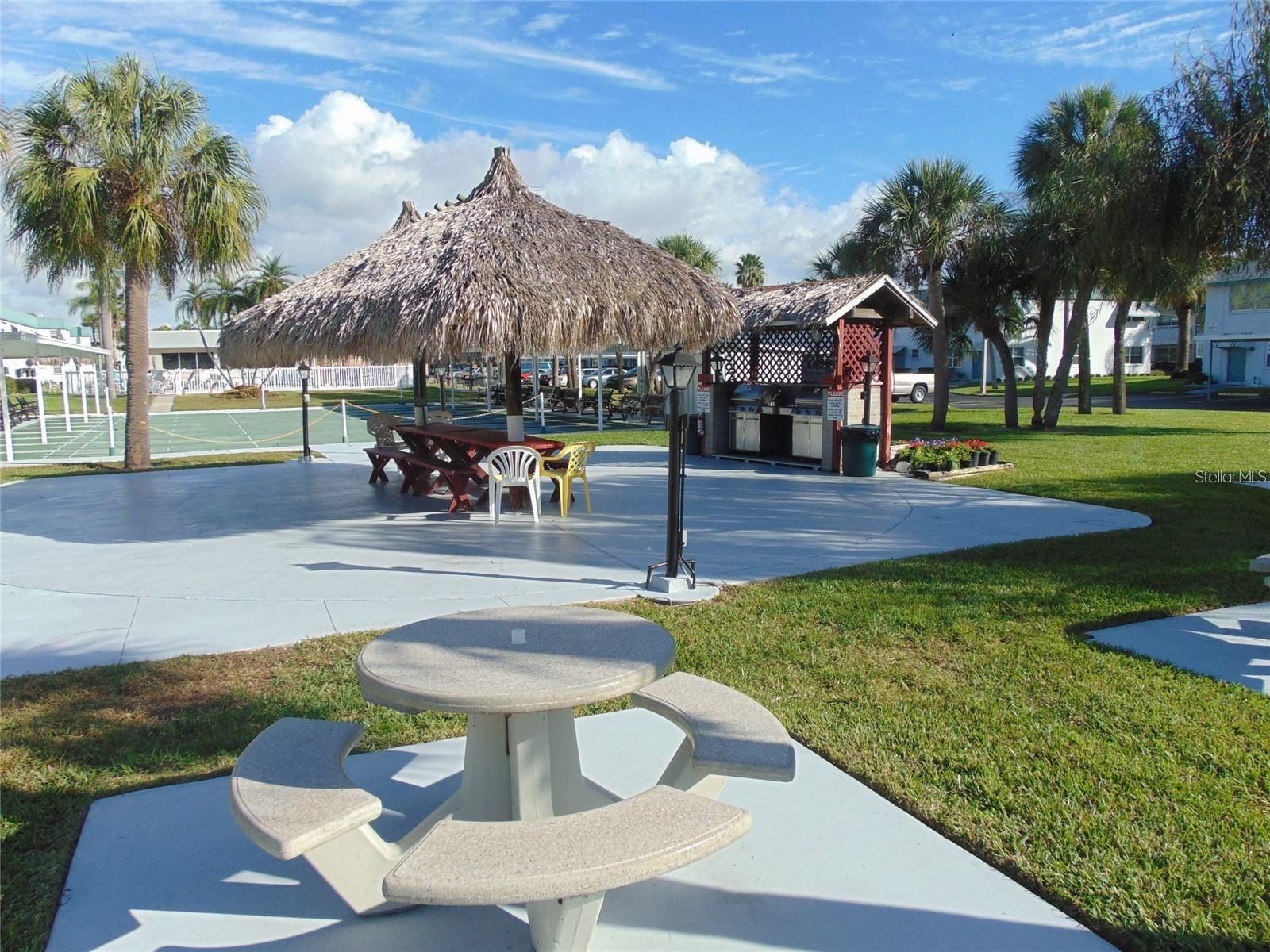 PARADISE SHORES - Residential