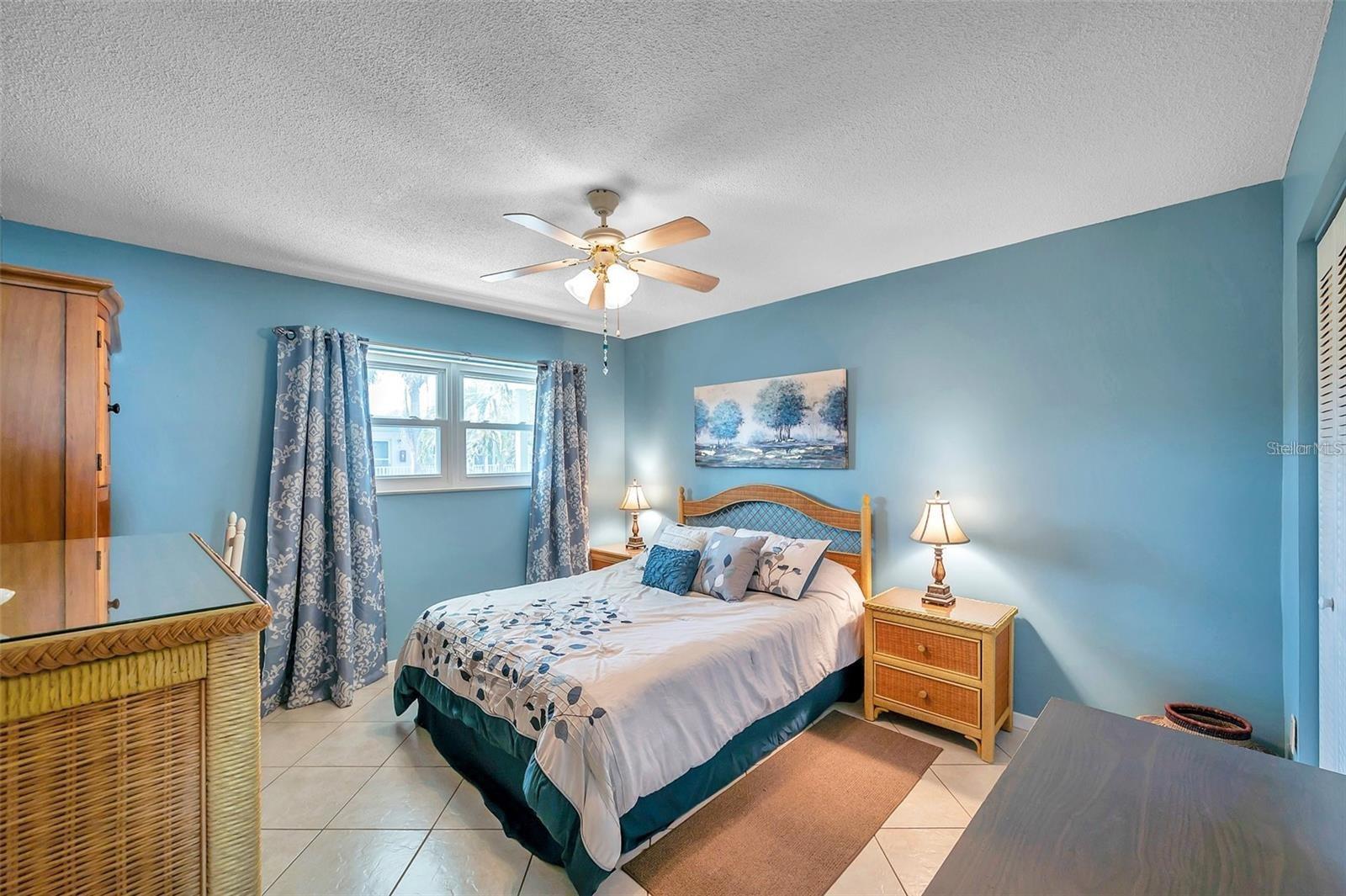 PARADISE SHORES - Residential