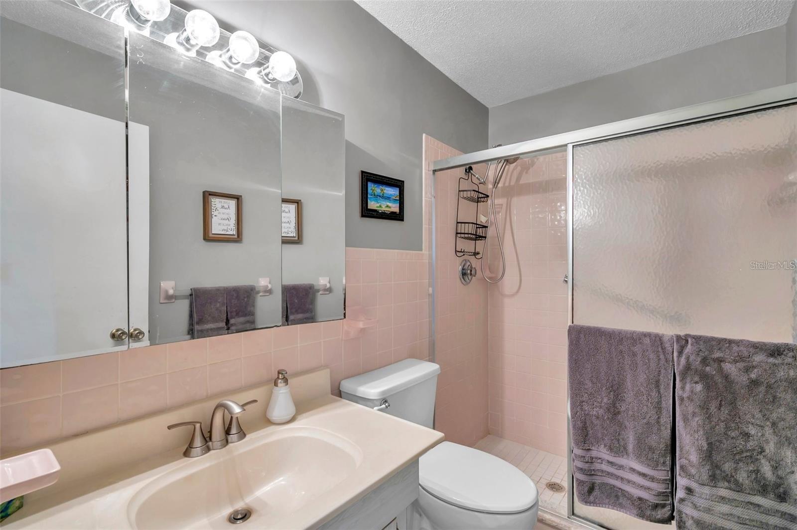 PARADISE SHORES - Residential