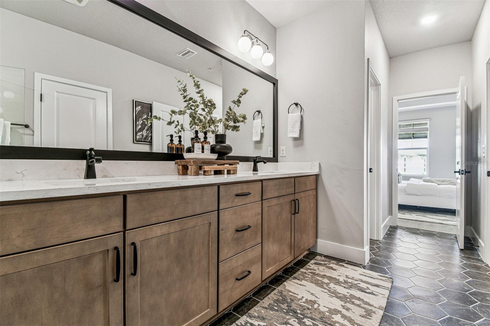 EMERALD LANDING AT WATERSIDE - Residential