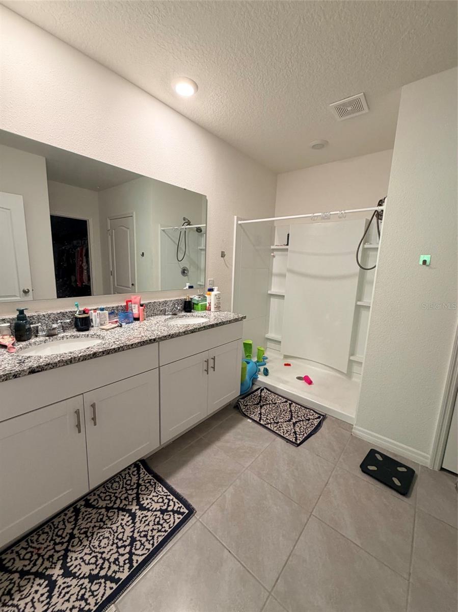 VICTORIA OAKS PH C - Residential