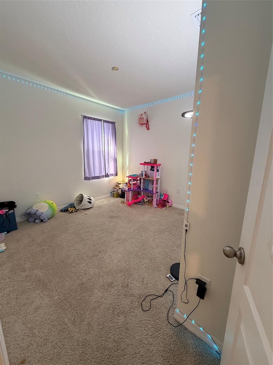 VICTORIA OAKS PH C - Residential