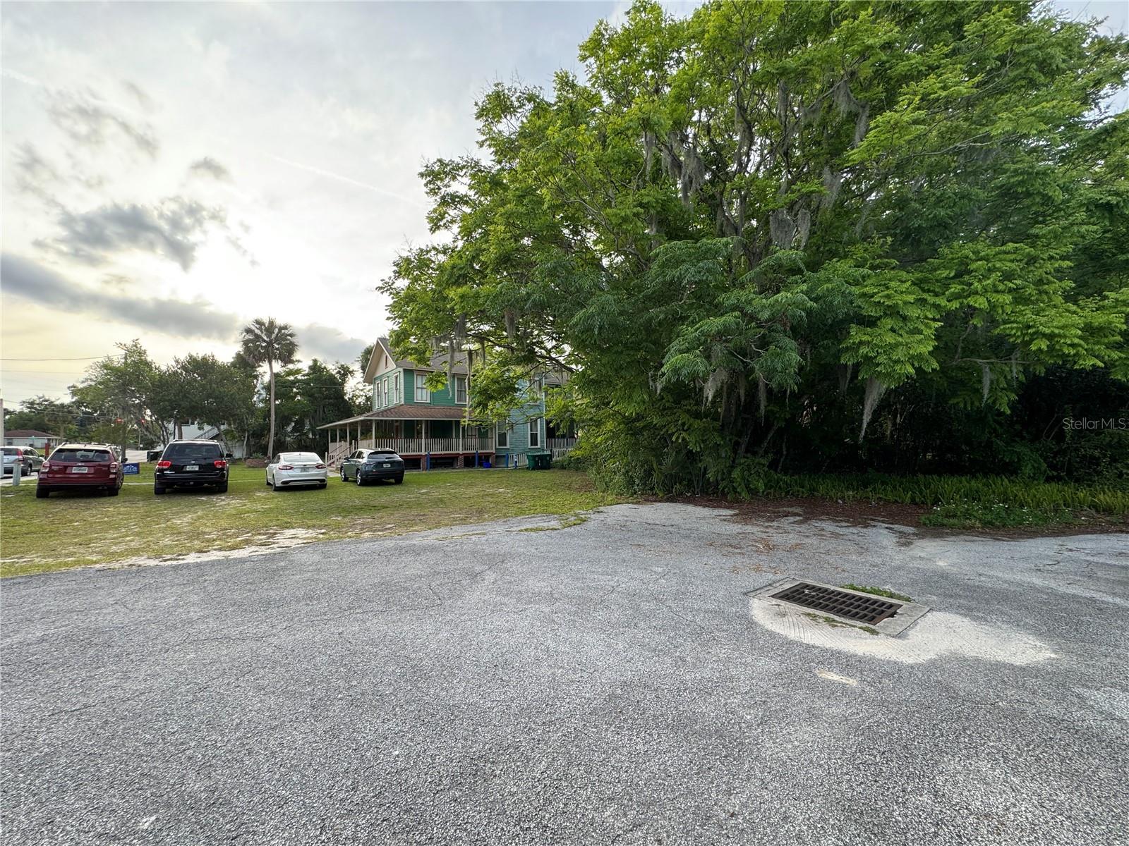 BOND LUMBER CO BLK 09 HOWRYS ADD DELAND - Land