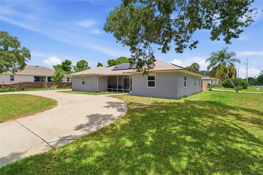 Photo of 602 Lake Drive, Sebastian, FL 32958 (MLS # V4949231)