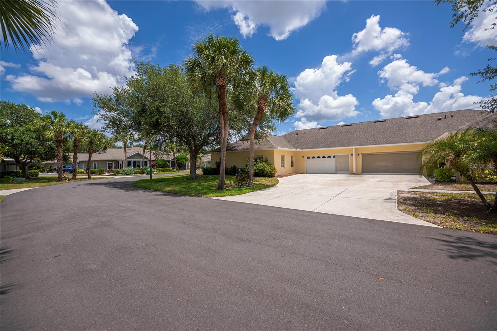 1264 RED OAK LANE