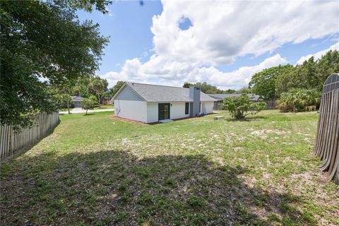 A home in EUSTIS