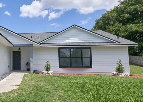 A home in EUSTIS