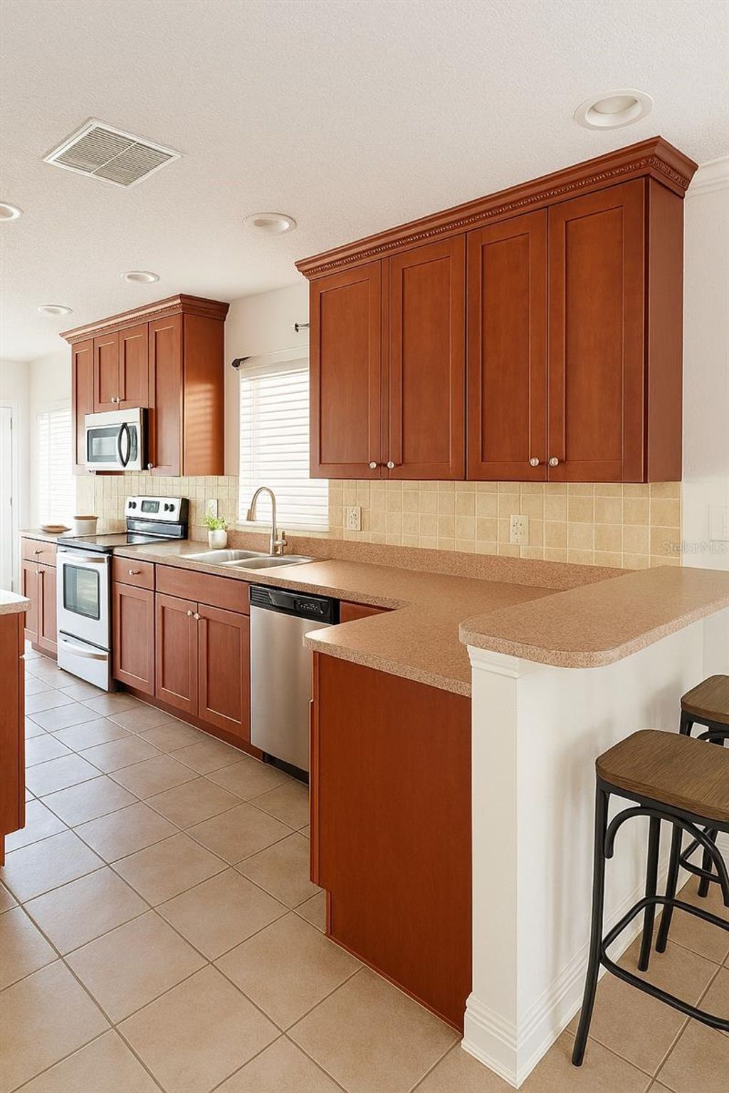 Photo of 2117 W Spruce Street, Tampa, FL 33607 (MLS # TB8463467)