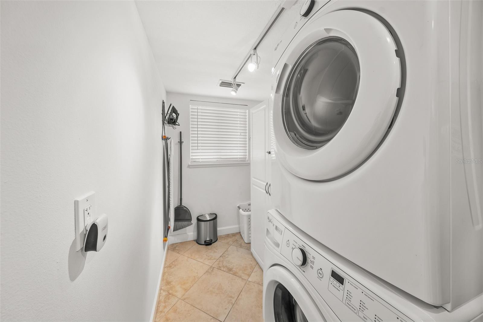 SARASOTA BEACH - Residential Income