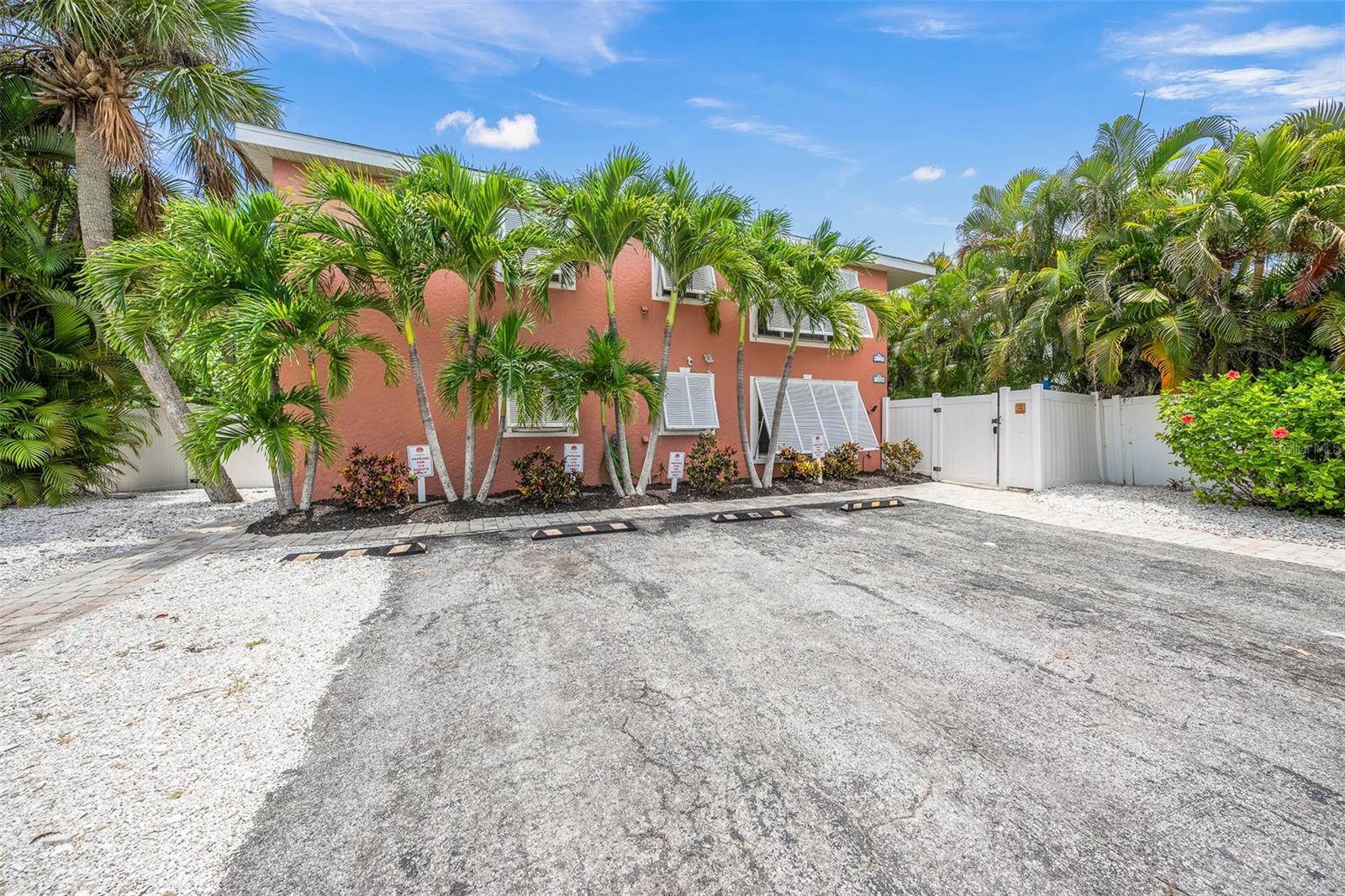 SARASOTA BEACH - Residential Income