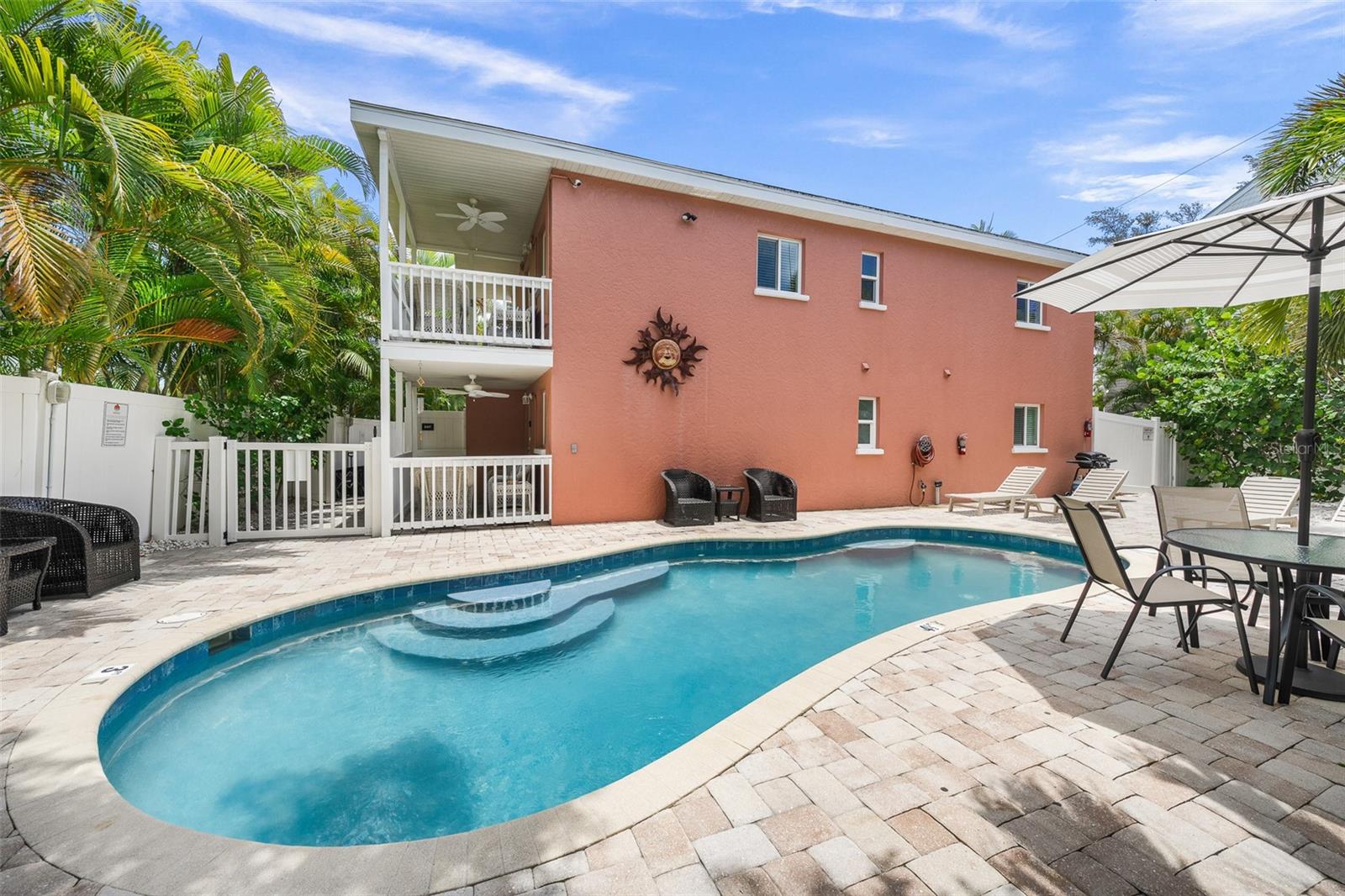 SARASOTA BEACH - Residential Income