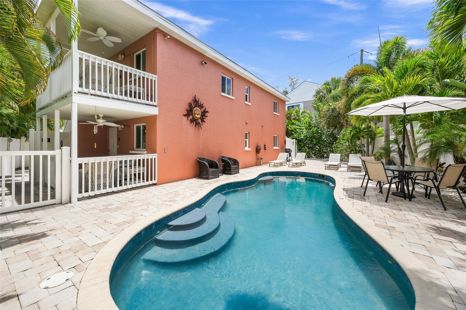 SARASOTA BEACH - Residential Income