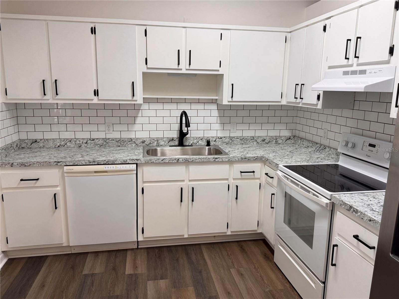 HIGH POINTE - Residential