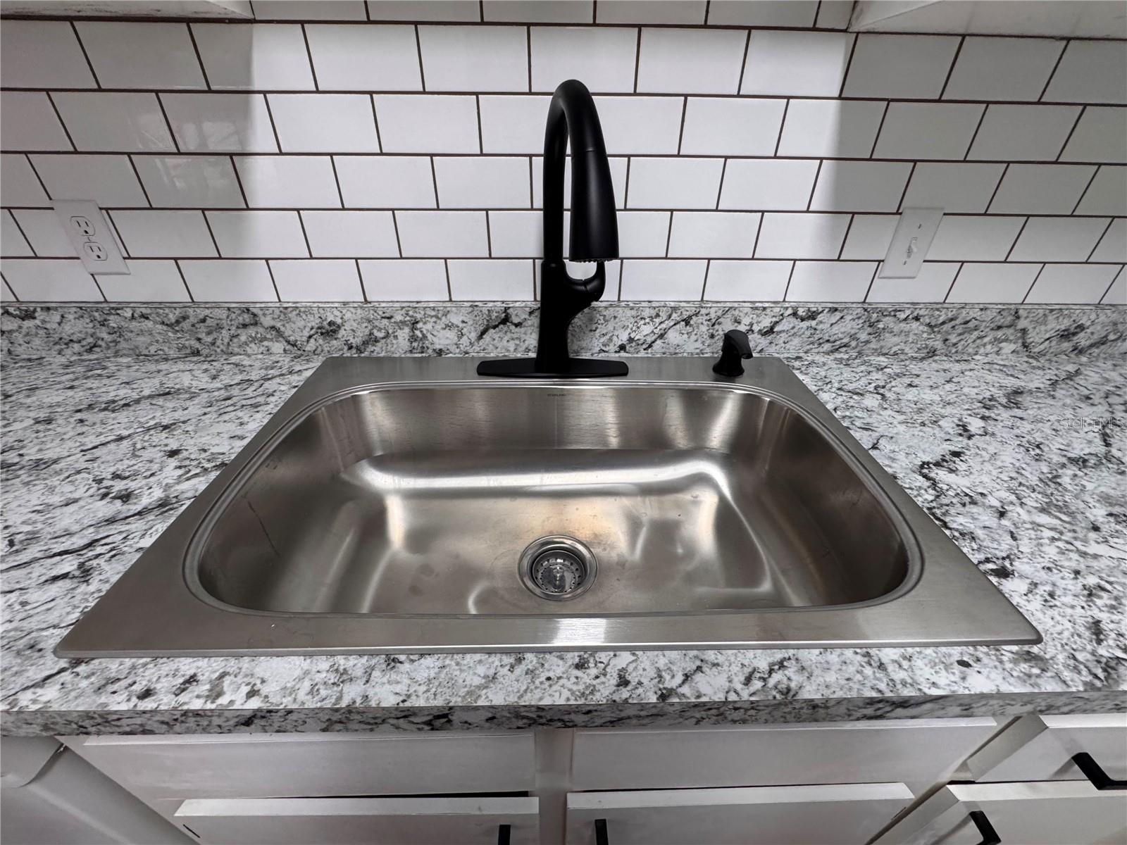 HIGH POINTE - Residential