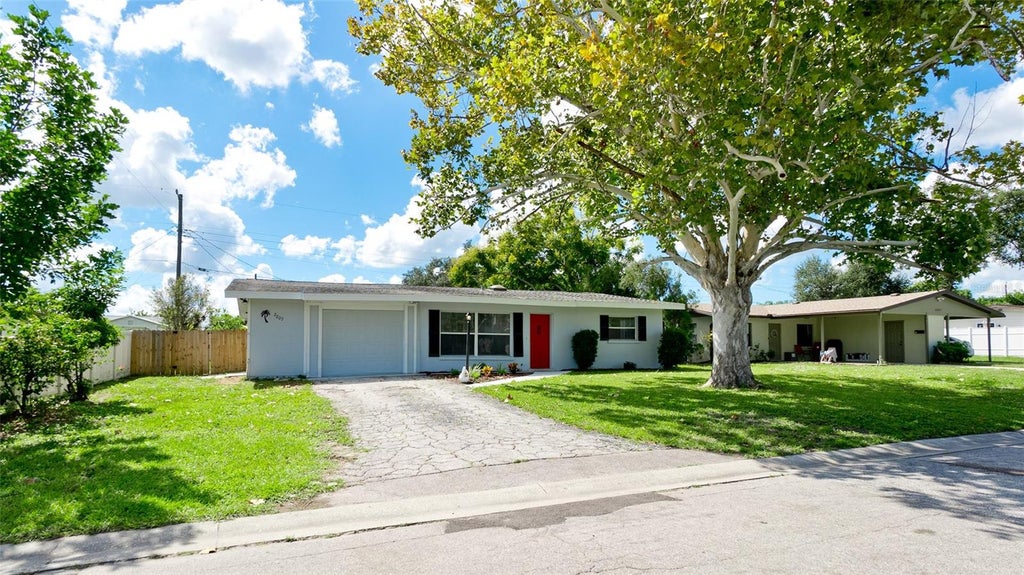 Photo of 2205 24th Avenue W, Bradenton, FL 34205 (MLS # A4709568)