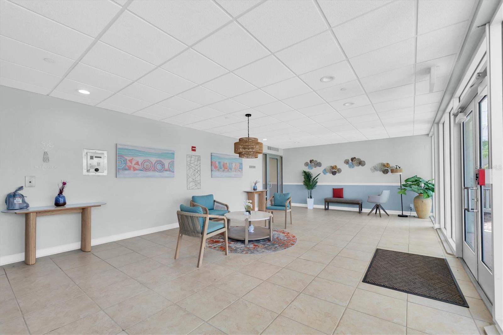 THREE PALMS POINTE CONDO - Residential