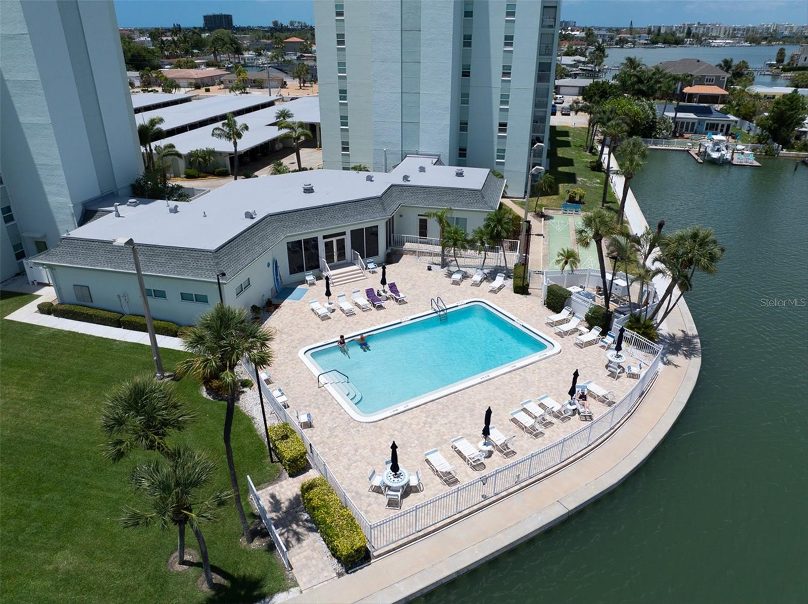 THREE PALMS POINTE CONDO - Residential