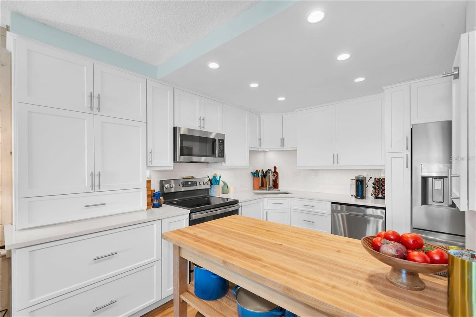 THREE PALMS POINTE CONDO - Residential