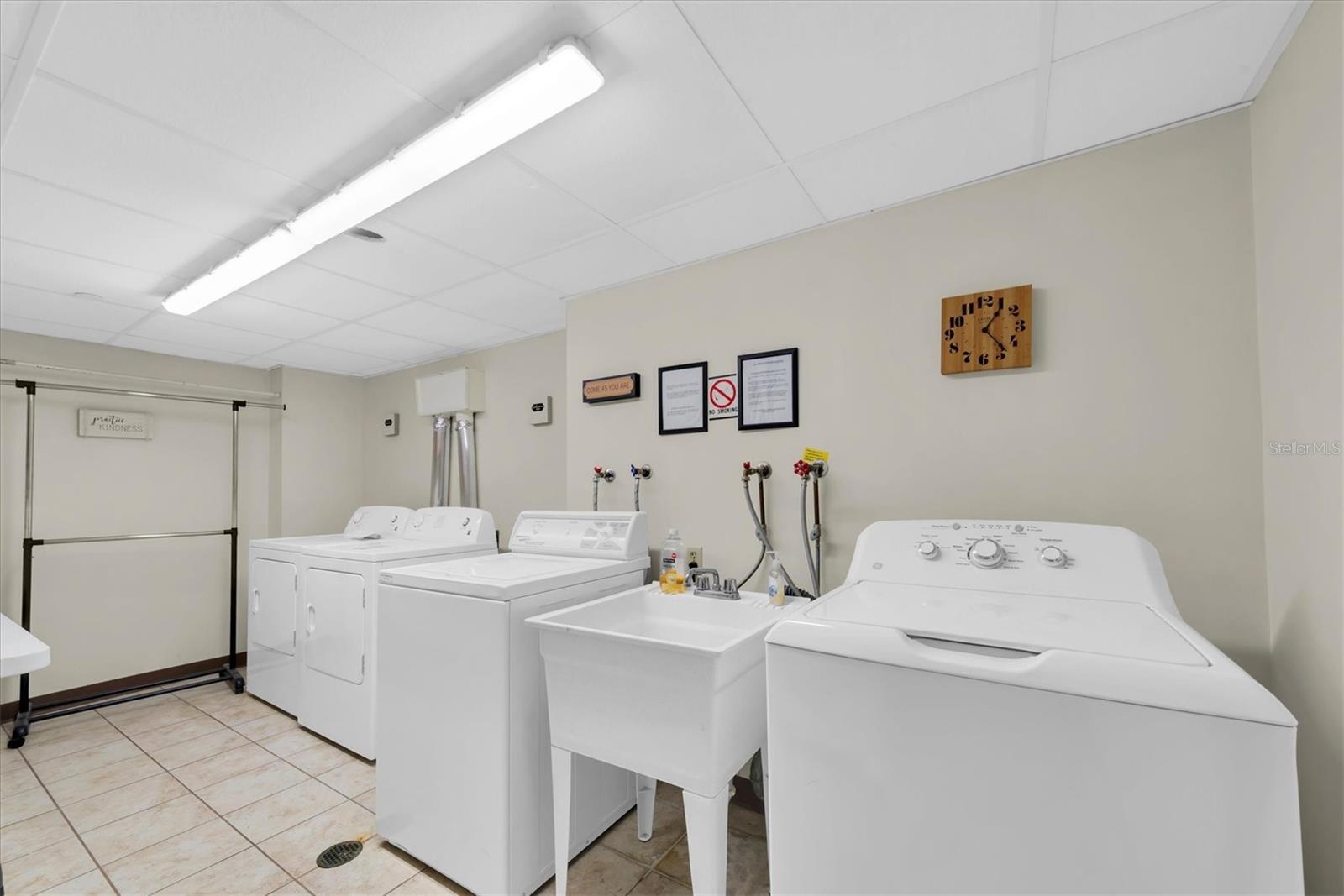 THREE PALMS POINTE CONDO - Residential