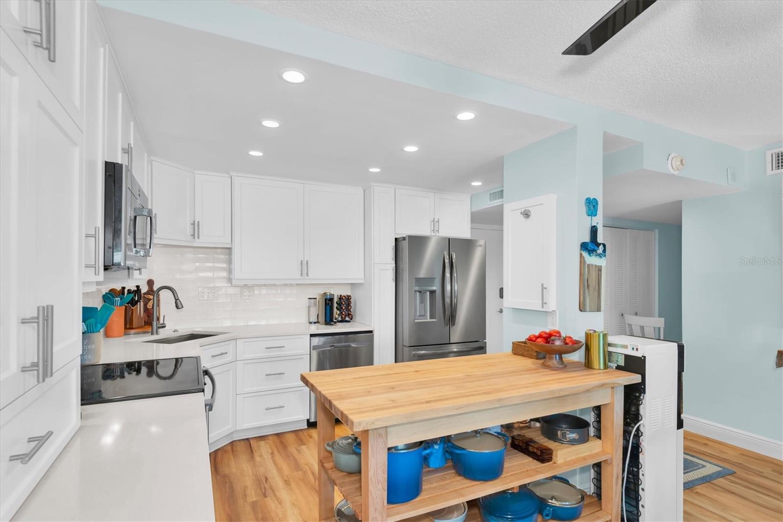 THREE PALMS POINTE CONDO - Residential