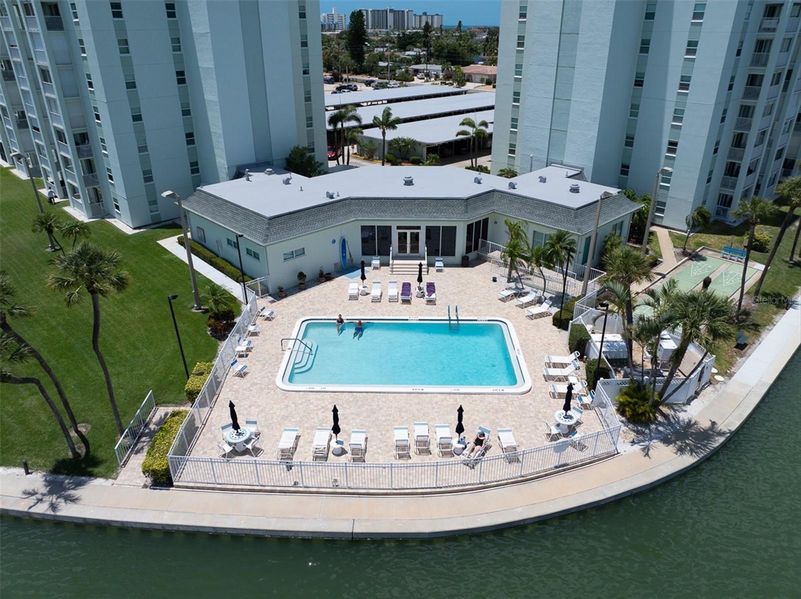 THREE PALMS POINTE CONDO - Residential
