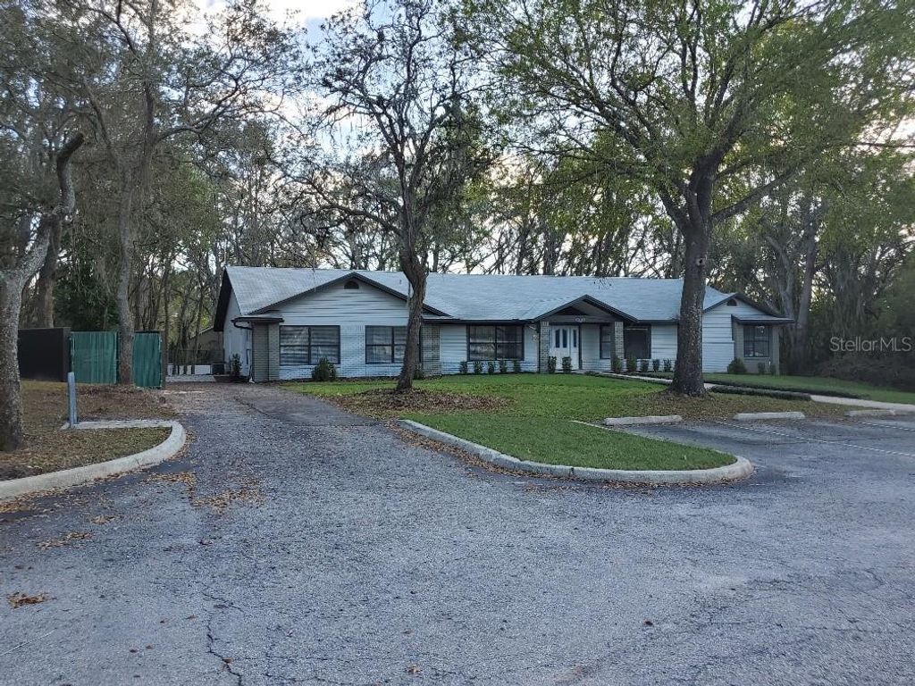Photo of 113 W Chapman Road, Oviedo, FL 32765 (MLS # O6361155)