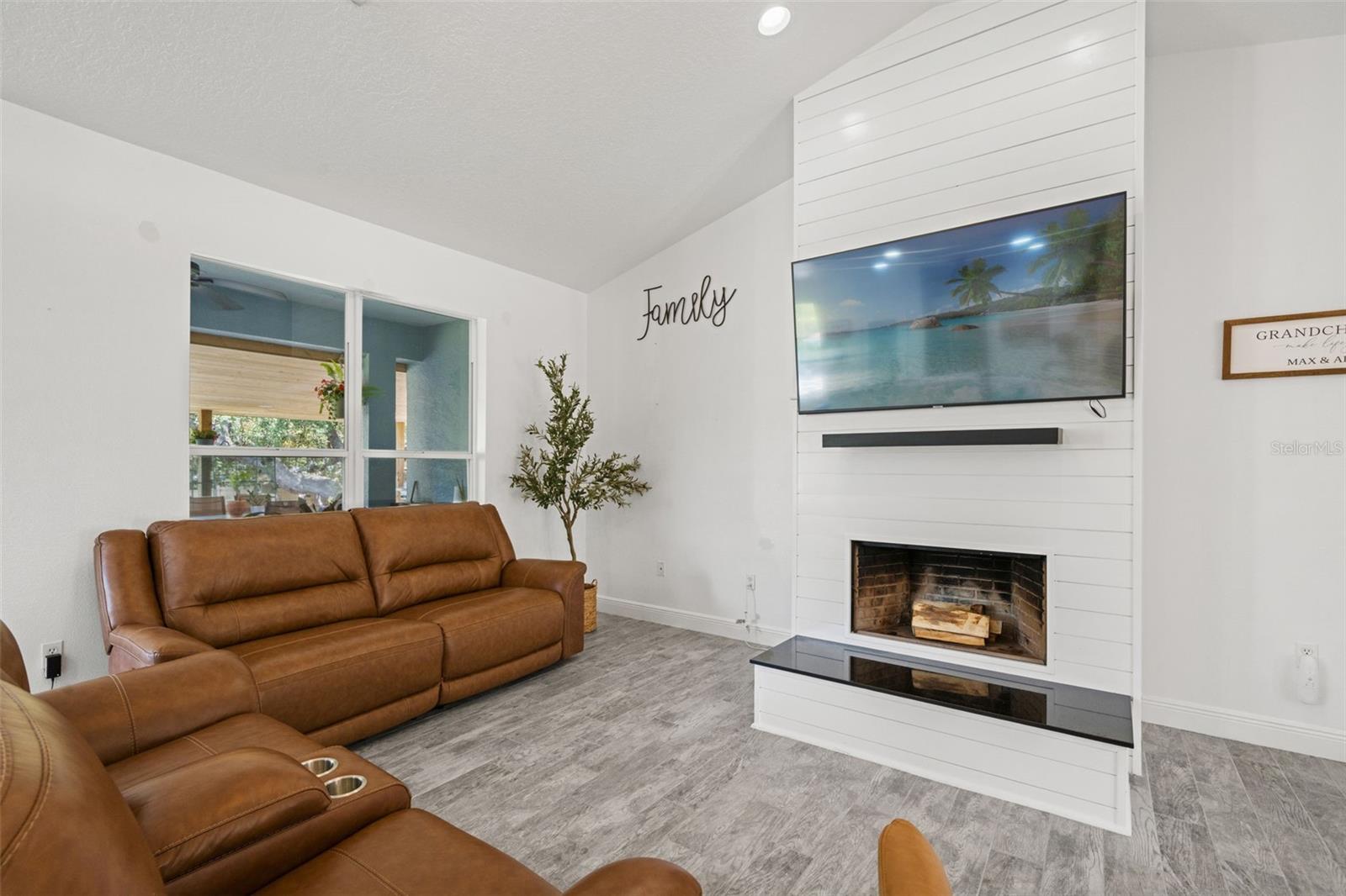 ROYAL HIGHLANDS UNIT 4 - Residential