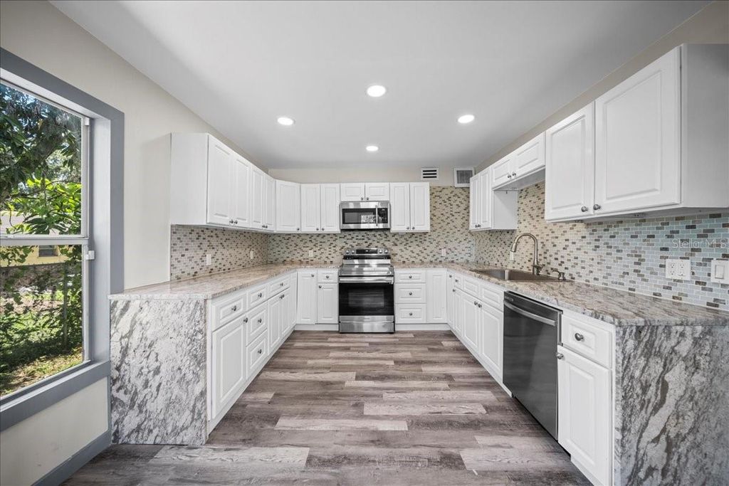 Photo of 210 15th Street E, Bradenton, FL 34208 (MLS # S5132552)