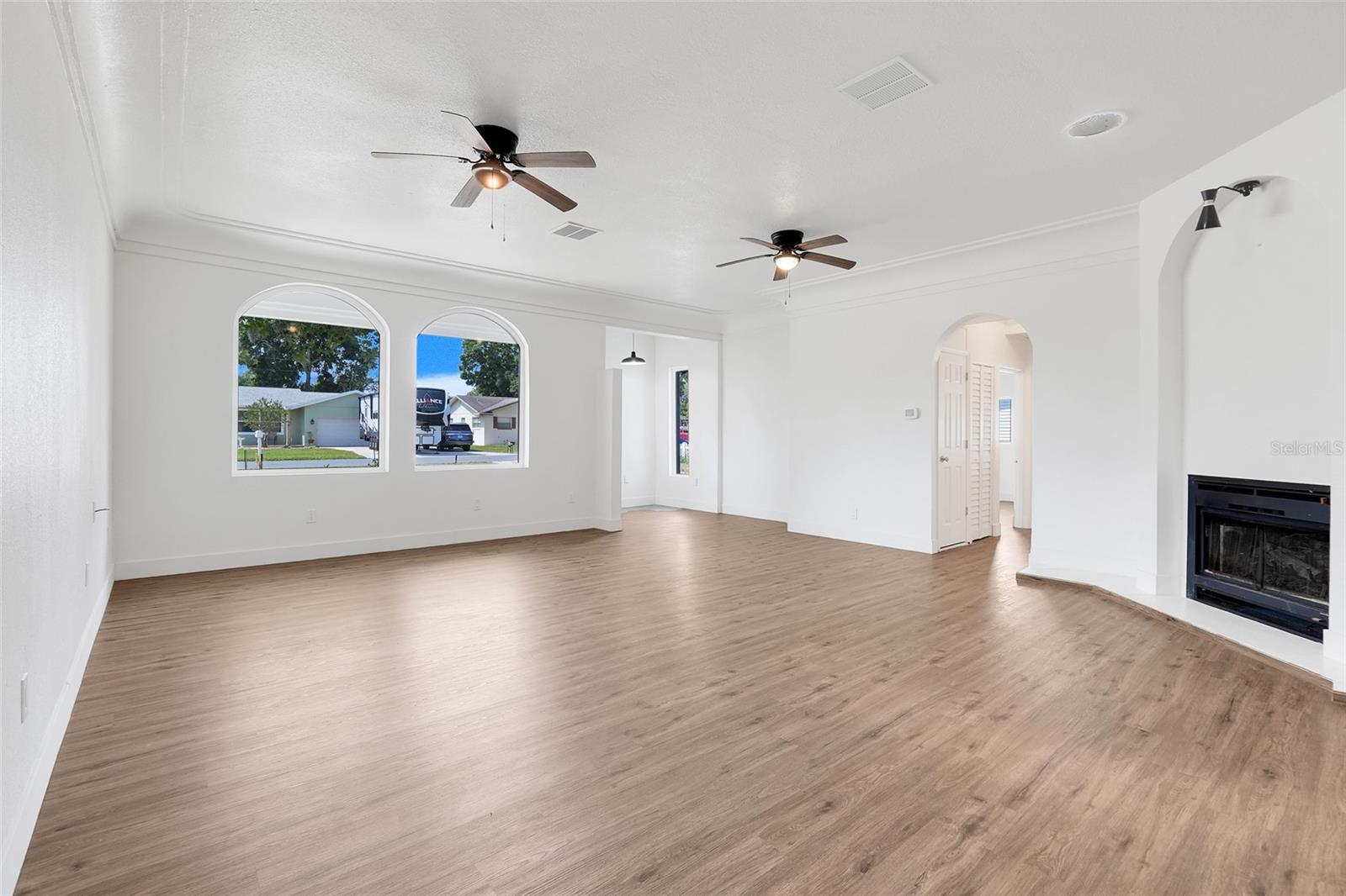 3425 GLEAVES COURT