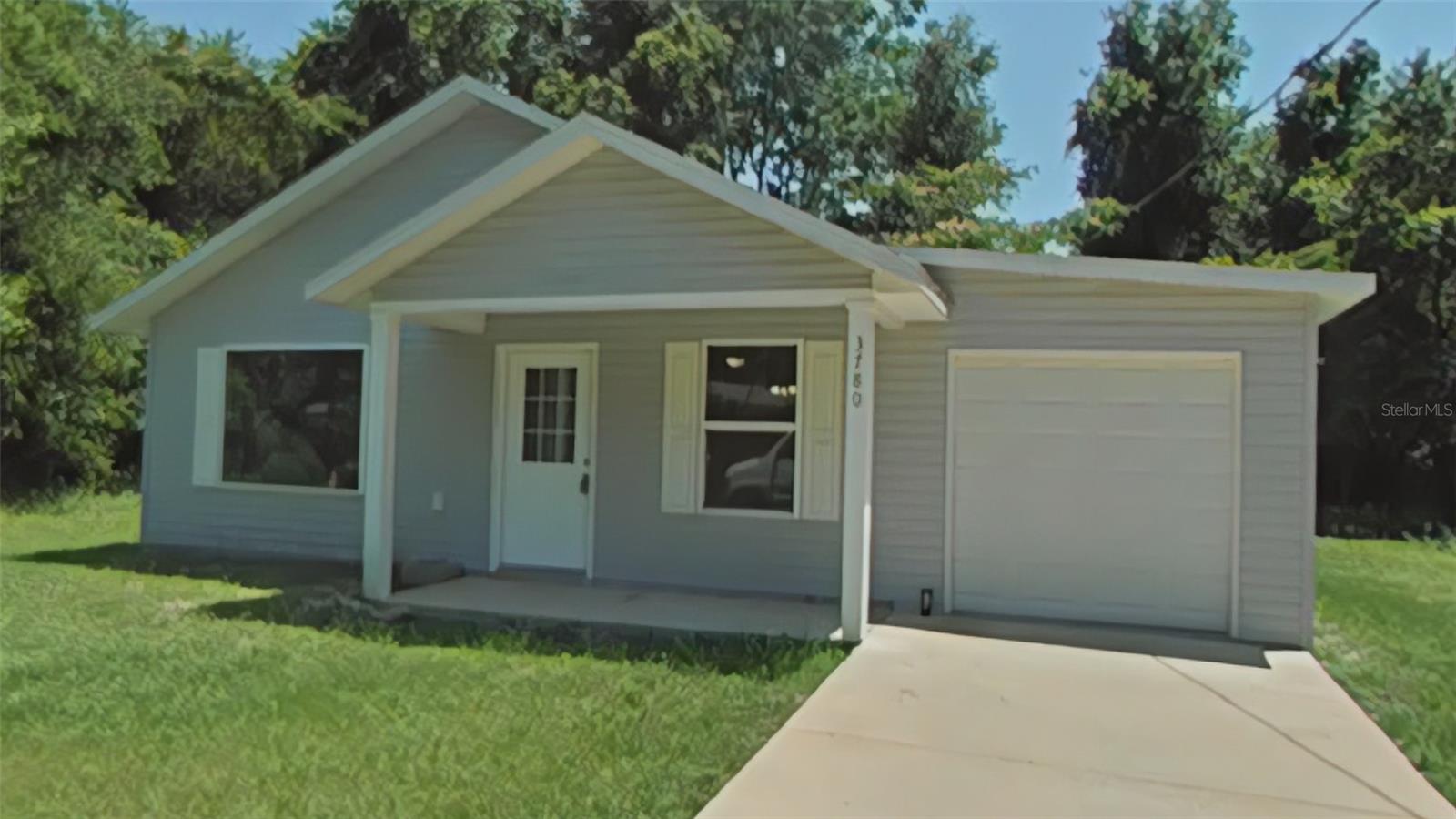 Lovely 3/2 in Summerfield and you're going to love the convenience this home has! No carpets to worry about! The kitchen features stainless-steel appliances with granite countertops. Close to the 441, 301, and I-75 for easy access! Washer and dryer hookups.