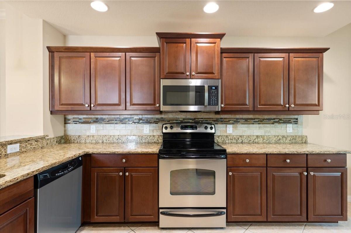 HARBORAGE ON BRADEN RIVER II PH I - Residential