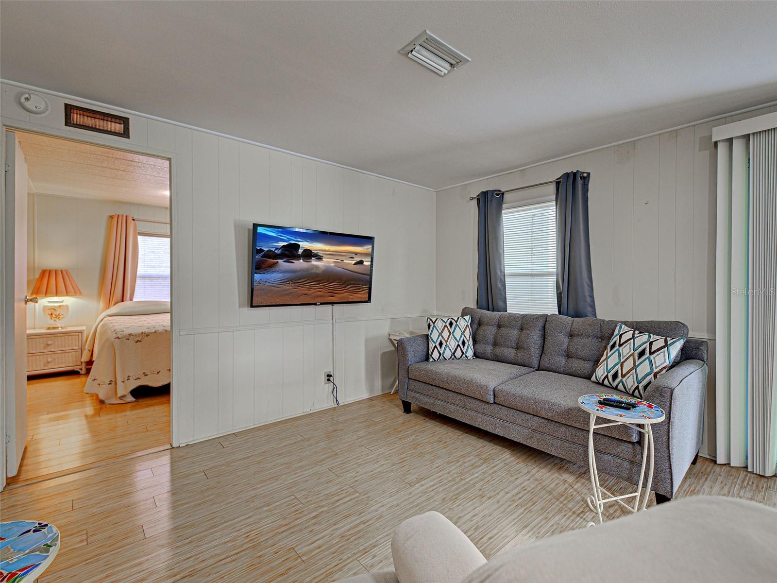 POLYNESIAN VILLAGE - Residential