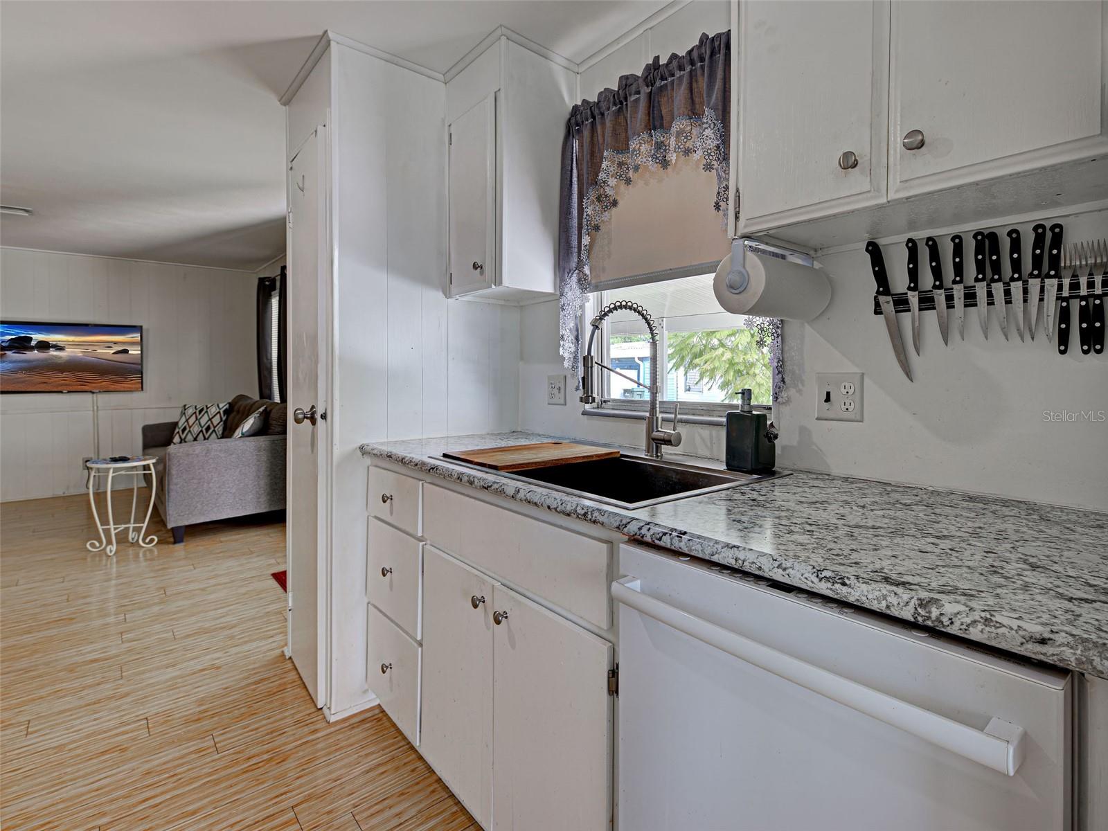 POLYNESIAN VILLAGE - Residential