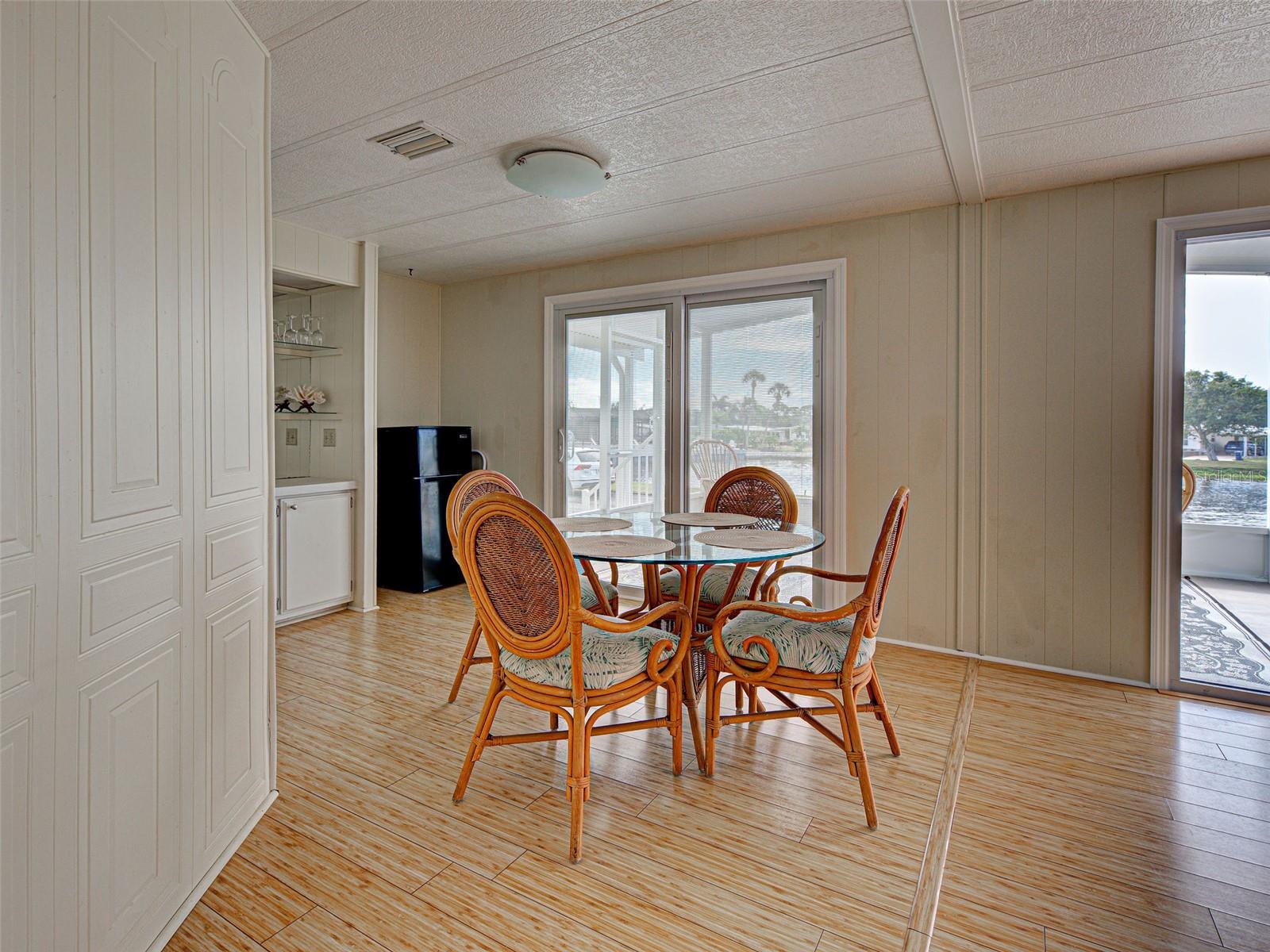 POLYNESIAN VILLAGE - Residential