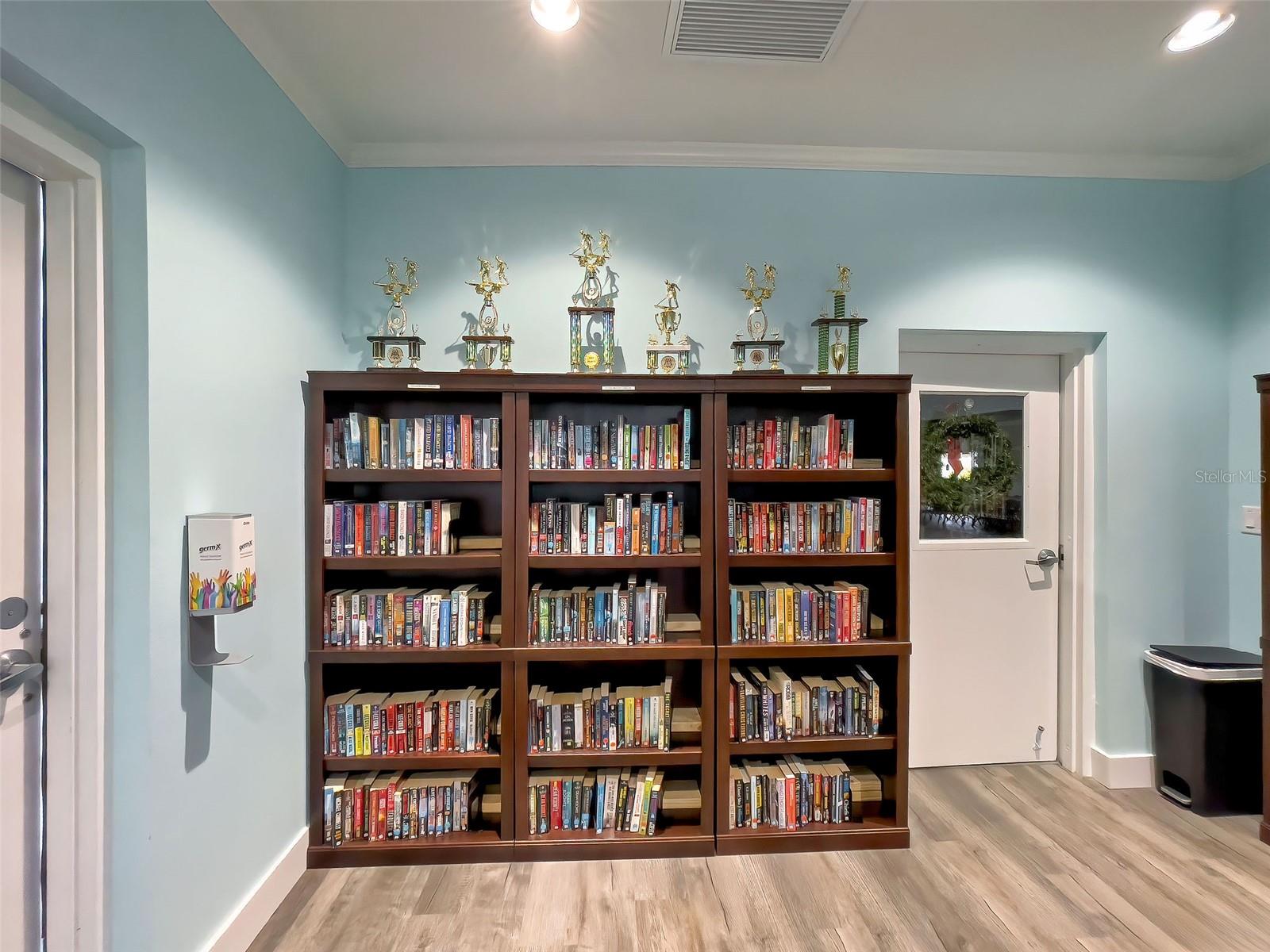 POLYNESIAN VILLAGE - Residential