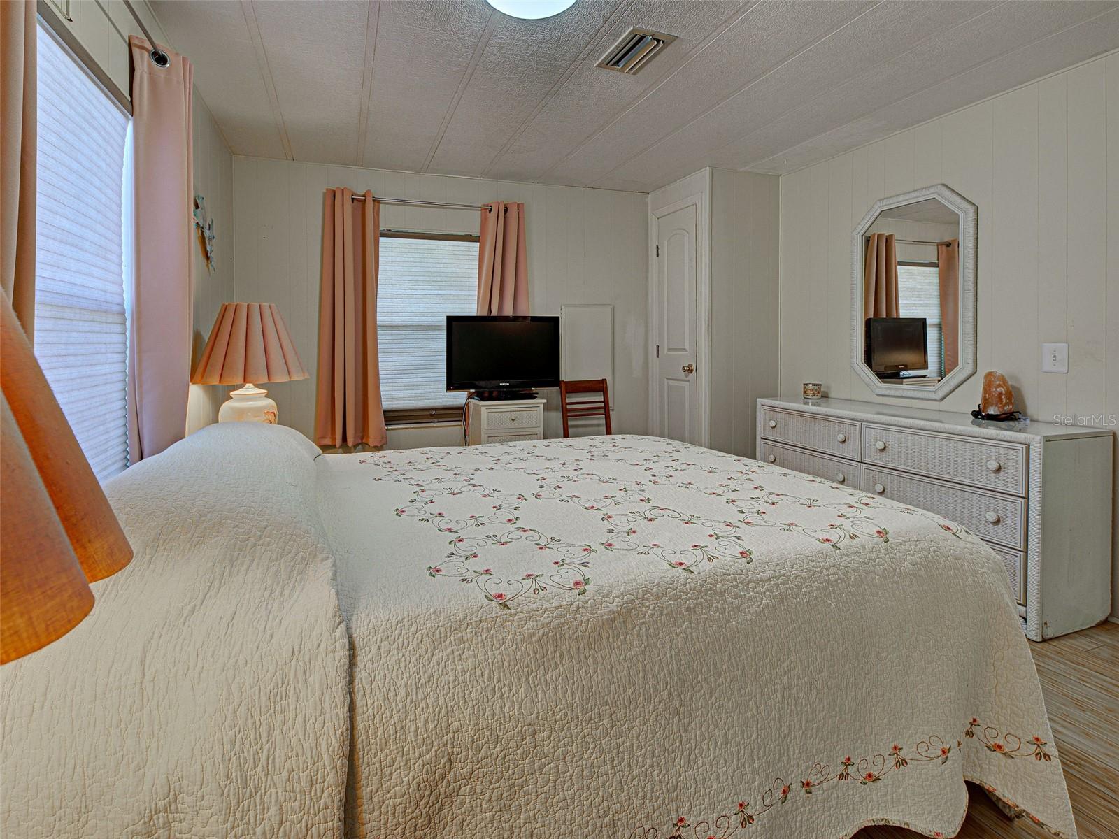 POLYNESIAN VILLAGE - Residential