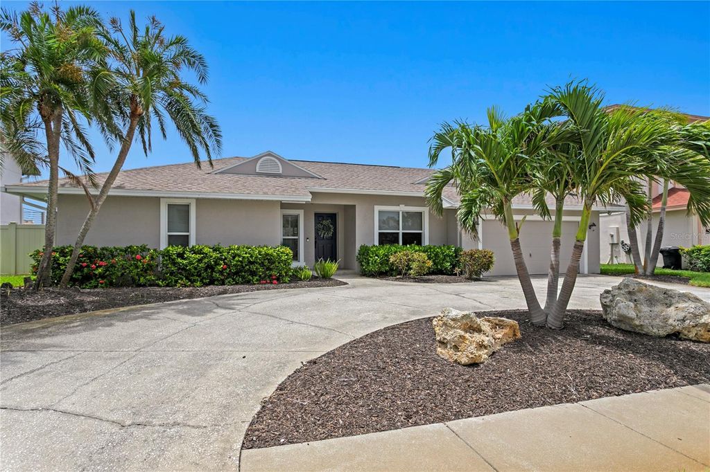 Photo of 2773 Seabreeze Drive S, Gulfport, FL 33707 (MLS # TB8386313)