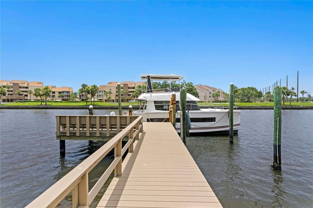 Photo of 2773 Seabreeze Drive S, Gulfport, FL 33707 (MLS # TB8386313)