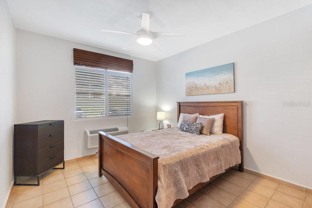 HARBOUR LAKES - Residential