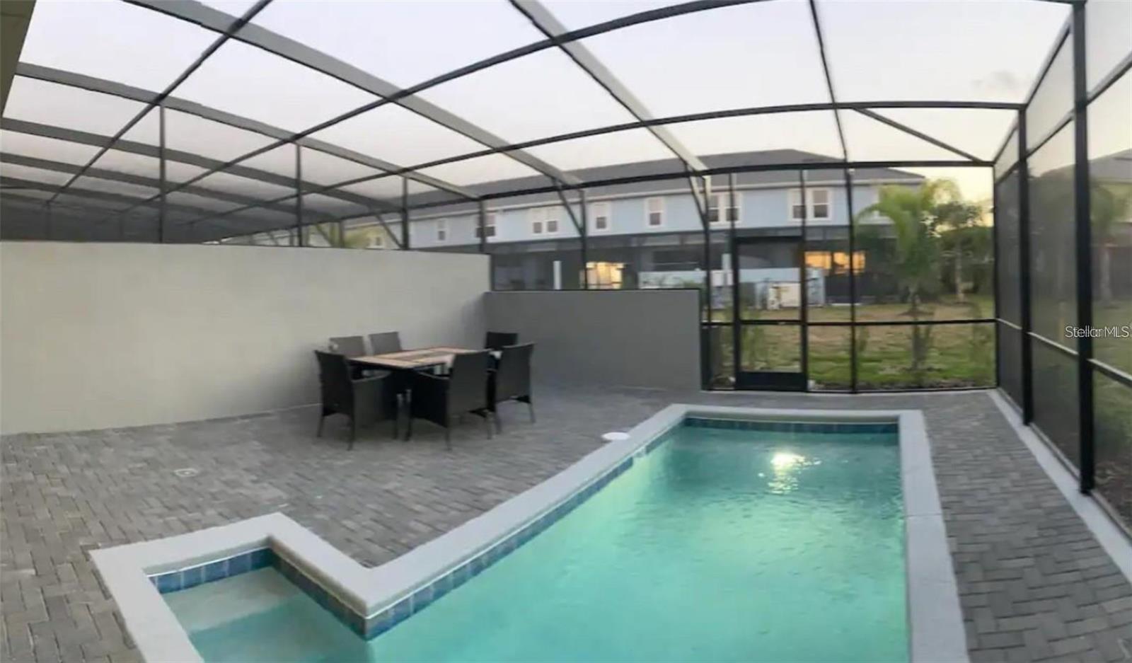 OAKMOSS TOWNHOMES PH 1 - Residential