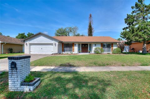 Photo of 932 Yellow Rose Drive, Orlando, FL 32818 (MLS # O6403433)