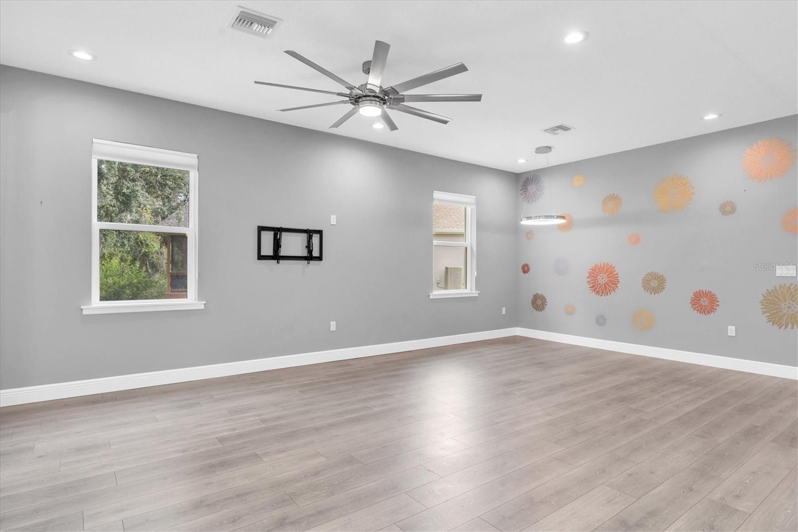 RIVERCHASE SOUTH - Residential