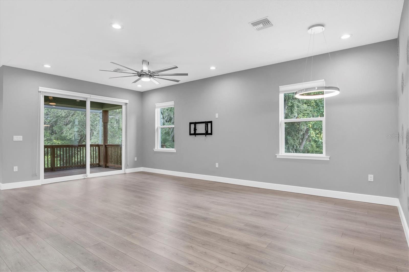 RIVERCHASE SOUTH - Residential